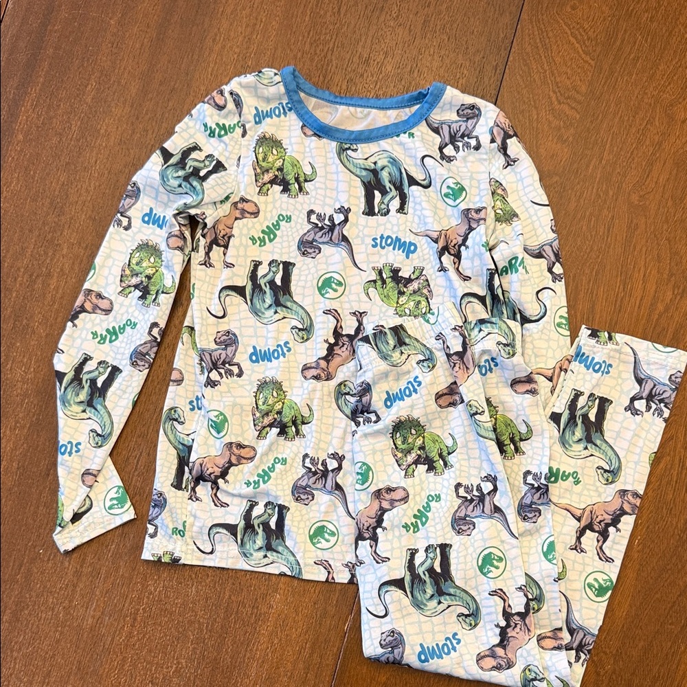Jurassic park dinosaur cuddlduds size 4t